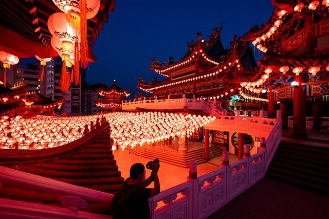 Hàng nghìn đèn lồng được thắp sáng tại ngôi đền lớn nhất Đông Nam Á - Ảnh 7
