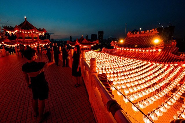Hàng nghìn đèn lồng được thắp sáng tại ngôi đền lớn nhất Đông Nam Á - Ảnh 8