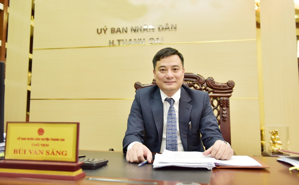 Chủ tịch UBND huyện Thanh Oai B&ugrave;i Văn S&aacute;ng.