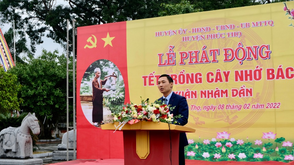 Chủ tịch UBND huyện Ph&uacute;c Thọ Do&atilde;n Trung Tuấn ph&aacute;t biểu tại lễ ph&aacute;t động.