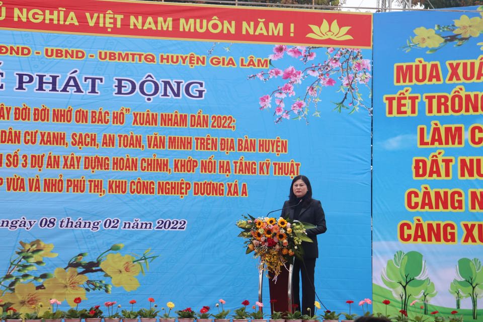 Chủ tịch UBND huyện Gia L&acirc;m Đặng Thị Huyền ph&aacute;t biểu tại buổi lễ&nbsp;
