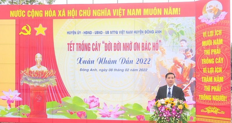 Chủ tịch UBND huyện Đ&ocirc;ng Anh Nguyễn Xu&acirc;n Linh ph&aacute;t biểu tại buổi lễ.
