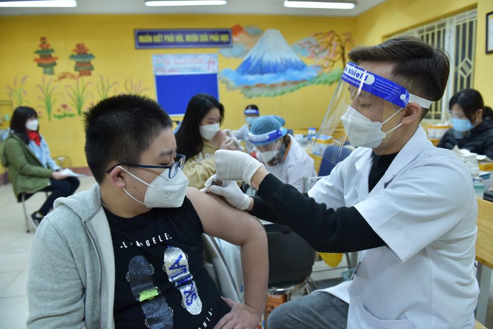 Tiêm vaccine phòng Covid-19 cho trẻ em tại TP Hà Nội. Ảnh Phạm Hùng (1)