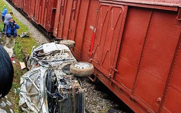 Hiện trường vụ tai nạn đường sắt tại tỉnh Quảng B&igrave;nh.