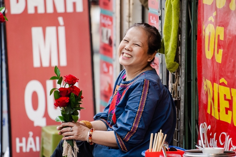 Valentine 2022: Màn tỏ tình ấn tượng nhất thế giới vừa diễn ra tại Hà Nội với 99.999 bông hồng - Ảnh 6