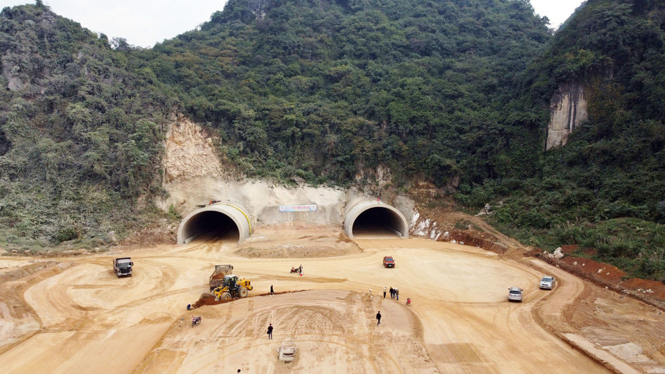 Hầm Tam Điệp thuộc đoạn tuyến Mai Sơn - QL45, cao tốc Bắc - Nam ph&iacute;a Đ&ocirc;ng giai đoạn 1 (Ảnh: Trần Huy H&ugrave;ng).