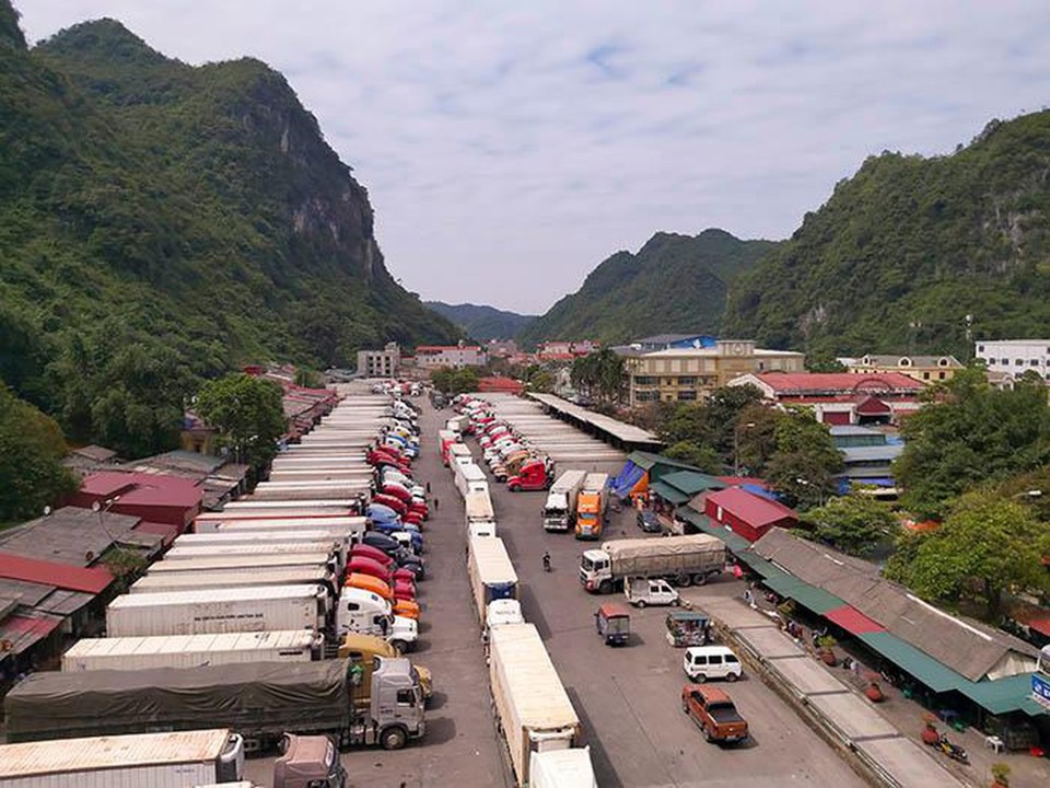 Hơn 1.700 xe nông sản ùn ứ tại các cửa khẩu chính ở Lạng Sơn - Ảnh 1