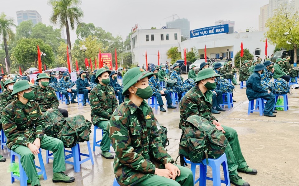 Từ s&aacute;ng sớm, c&aacute;c c&ocirc;ng d&acirc;n ưu t&uacute; thực hiện nghĩa vụ qu&acirc;n sự, c&ocirc;ng an nh&acirc;n d&acirc;n đ&atilde; c&oacute; mặt với đầy đủ qu&acirc;n tư trang sẵn s&agrave;ng