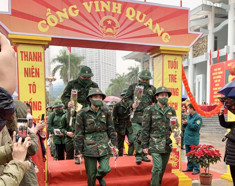 Hội đồng nghĩa vụ qu&acirc;n sự quận đ&atilde; lựa chọn được 73 thanh ni&ecirc;n ưu t&uacute; c&oacute; đủ ti&ecirc;u chuẩn về phẩm chất ch&iacute;nh trị, tr&igrave;nh độ văn h&oacute;a, sức khỏe, đủ điều kiện l&ecirc;n đường nhập ngũ&nbsp;