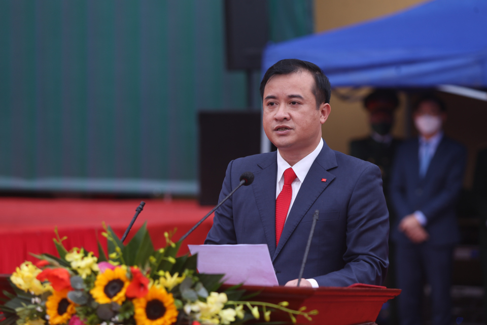 Chủ tịch UBND huyện Ba V&igrave; Đỗ Mạnh Hưng ph&aacute;t biểu tại Lễ giao nhận qu&acirc;n năm 2022.