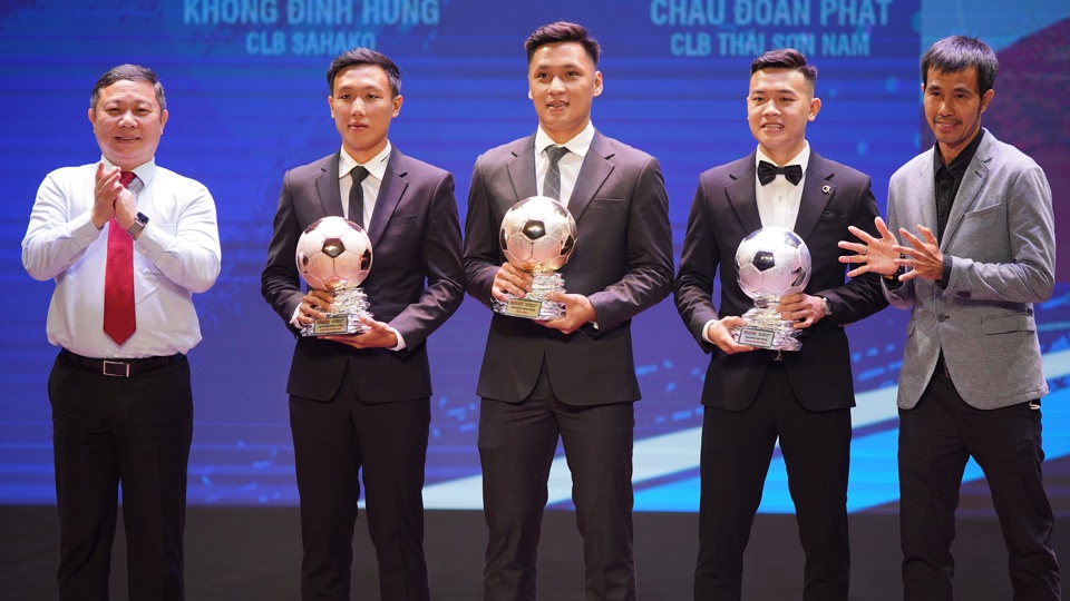 Thủ m&ocirc;n Hồ Văn &Yacute; gi&agrave;nh Quả b&oacute;ng v&agrave;ng futsal 2021.