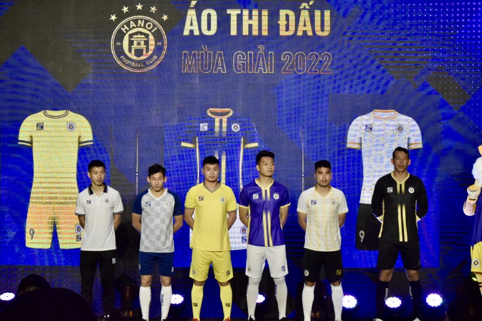 H&agrave; Nội FC cho ra mẳt mẫu &aacute;o mới ở m&ugrave;a giải 2022. Ảnh: Duy Kh&aacute;nh.