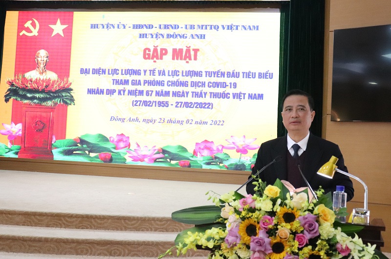 Chủ tịch UBND huyện Đ&ocirc;ng Anh Nguyễn Xu&acirc;n Linh ph&aacute;t biểu tại buổi gặp mặt.