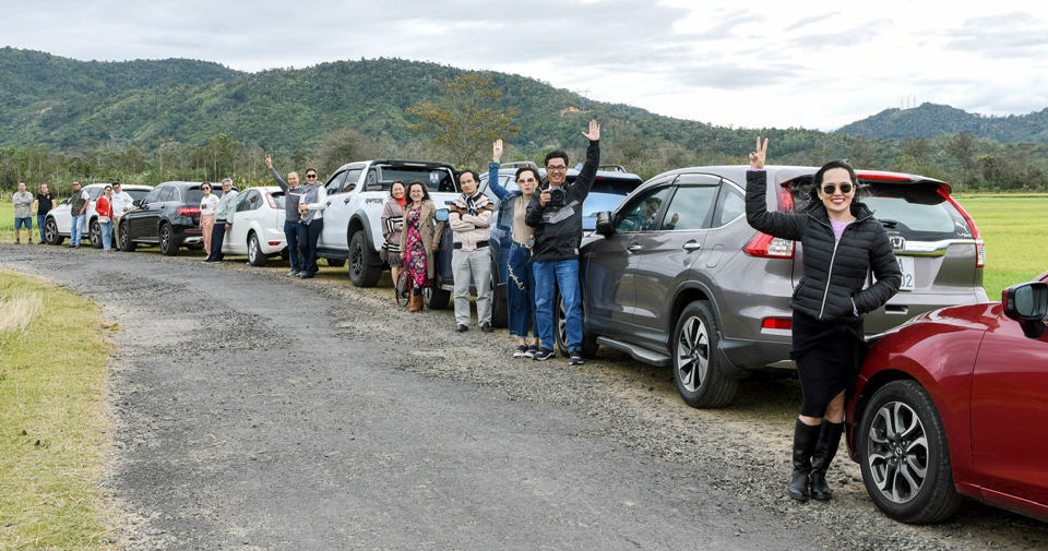 Du kh&aacute;ch tham gia tour Caravan kh&aacute;m ph&aacute; T&acirc;y Nguy&ecirc;n