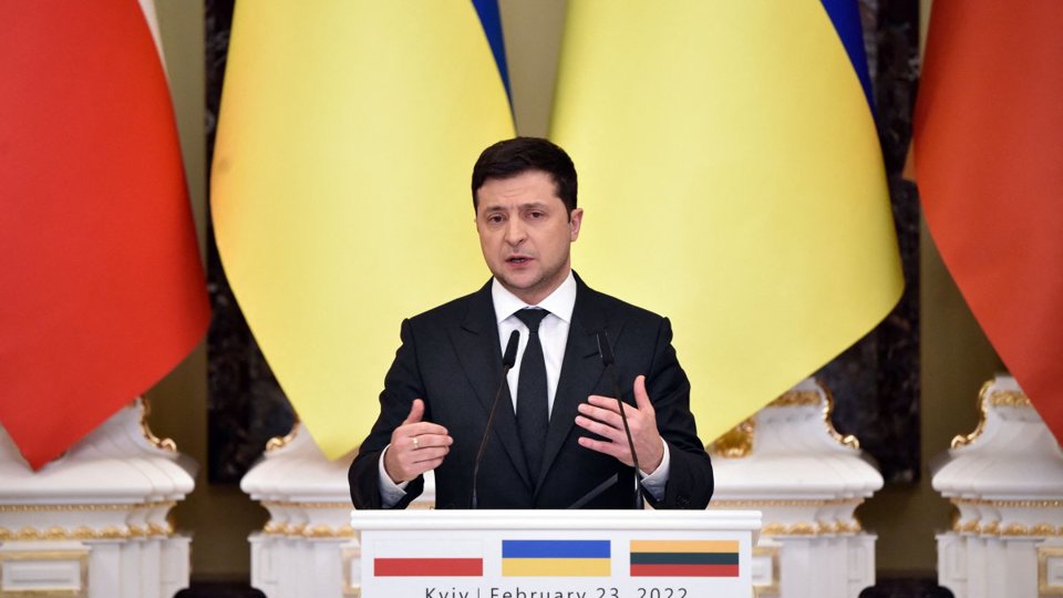 Tổng thống Ukraine Volodymyr Zelensky ban h&agrave;nh lệnh thiết qu&acirc;n luật h&ocirc;m 24/2.