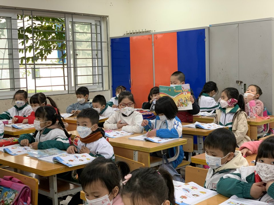 Các trường học tại Hà Nội duy trì tỷ lệ học sinh đi học trực tiếp tuần qua là trên 70%