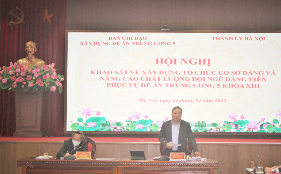 Ph&oacute; B&iacute; thư Th&agrave;nh ủy H&agrave; Nội Nguyễn Văn Phong ph&aacute;t biểu tại hội nghị.
