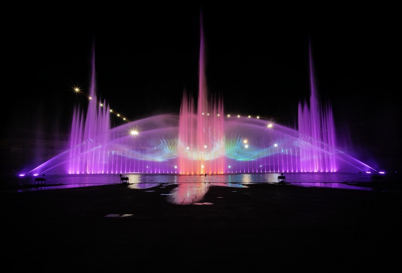 Quảng trường nhạc nước tại MerryLand Quy Nhơn c&oacute; tổng diện t&iacute;ch lớn nhất v&agrave; d&agrave;i nhất Việt Nam.