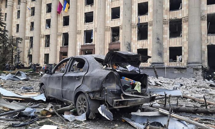 Trụ sở h&agrave;nh ch&iacute;nh Kharkiv của Ukraina bị tấn c&ocirc;ng h&ocirc;m 1.3. Ảnh: AFP
