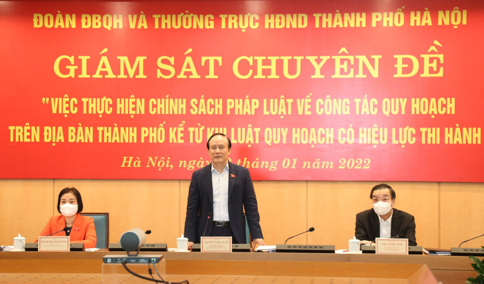 Chủ tịch HĐND TP Hà Nội Nguyễn Ngọc Tuấn phát biểu tại cuộc giám sát chuyên đề tại UBND TP Hà Nội. Ảnh Gia Huy