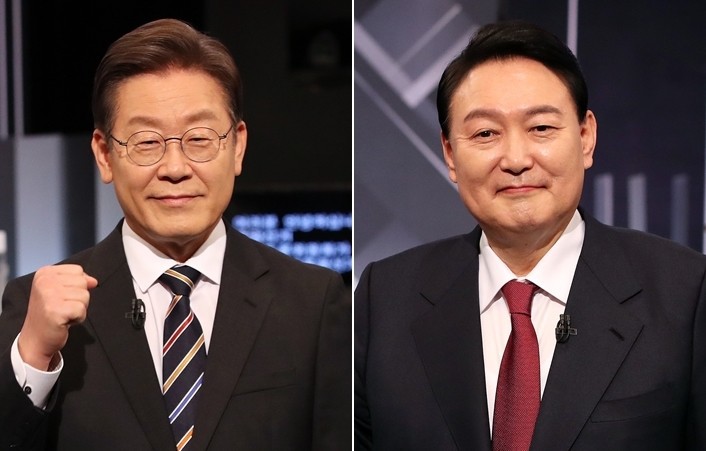 Lee Jae-myung (tr&aacute;i), ứng cử vi&ecirc;n tổng thống của Đảng D&acirc;n chủ cầm quyền v&agrave; Yoon Suk-yeol, ứng cử vi&ecirc;n của Đảng Quyền lực Nh&acirc;n d&acirc;n đối lập ch&iacute;nh. Ảnh: Yonhap