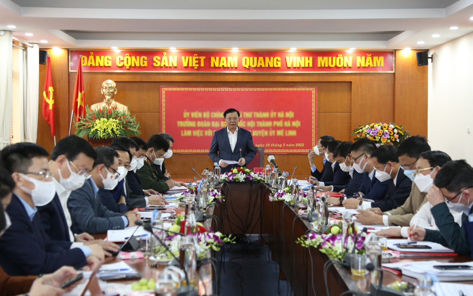 Bí thư Thành ủy Đinh Tiến Dũng phát biểu kết luận tại buổi làm việc với huyện Mê Linh. Ảnh Thanh Hải (1)