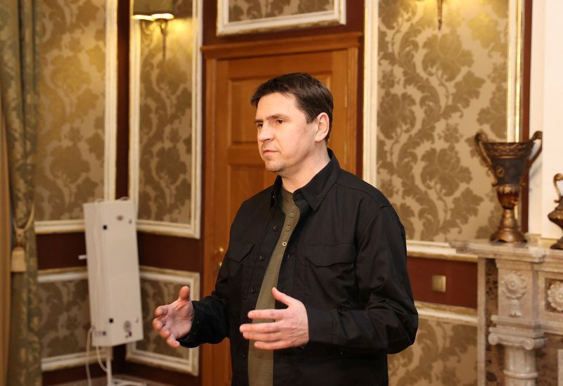 Cố vấn của Tổng thống Ukraine, &ocirc;ng Mikhailo Podolyak. Ảnh: Reuters