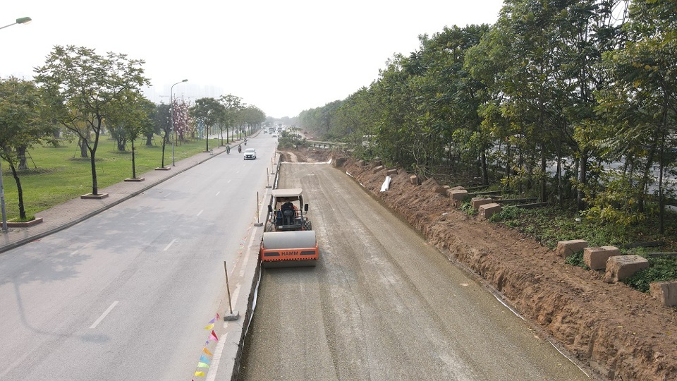Dự án đầu tư mở rộng đường gom Đại lộ Thăng Long đoạn từ cầu vượt Phú Đô đến đường Lê Trọng Tấn (vành đai 3,5). Ảnh Phạm Công