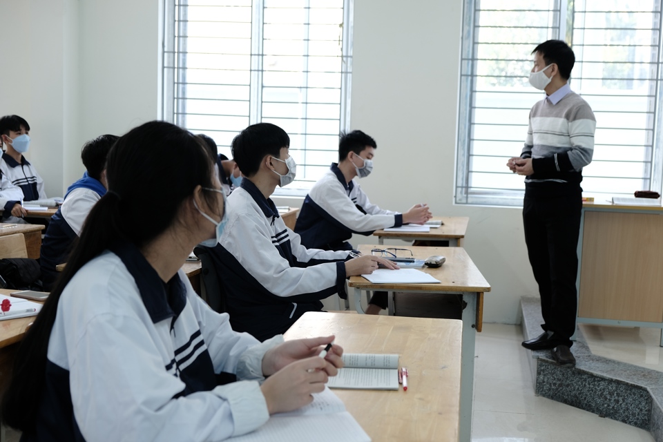 Học sinh khối 12 Trường THPT Mê Linh, Hà NộiLinh trong giờ học trực tiếp trên lớp. Ảnh Công Hùng (5)