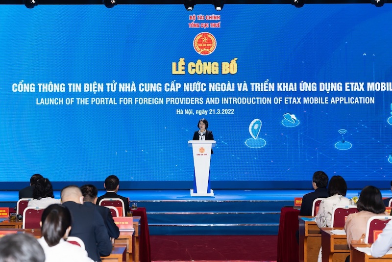 Ph&oacute; Tổng gi&aacute;m đốc BIDV Nguyễn Thị Quỳnh Giao đại diện cho c&aacute;c ng&acirc;n h&agrave;ng thương mại ph&aacute;t biểu tại hội nghị.