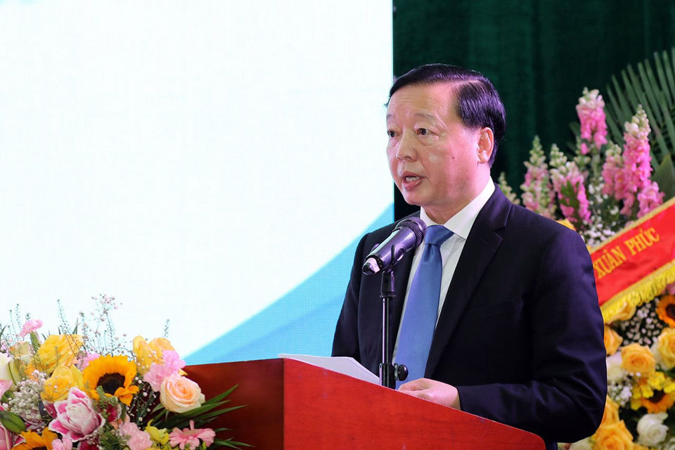 Bộ trưởng Bộ TN&amp;MT Trần Hồng H&agrave; ph&aacute;t biểu khai mạc tại Lễ ph&aacute;t động.