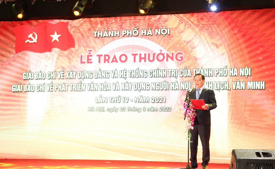 Ph&oacute; B&iacute; thư Th&agrave;nh uỷ Nguyễn Văn Phong ph&aacute;t biểu tại Lễ trao giải.