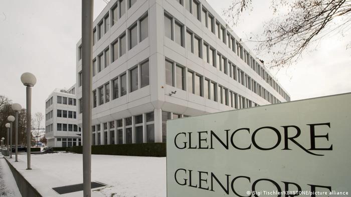 Glencore &ndash; một trong những c&ocirc;ng ty giao dịch h&agrave;ng h&oacute;a lớn tại Thụy Sĩ. Ảnh: DW