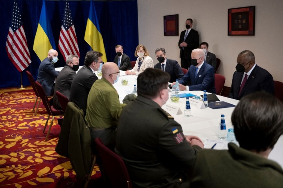 Tổng thống Mỹ Joe Biden đ&atilde; tham dự cuộc họp giữa c&aacute;c bộ trưởng quốc ph&ograve;ng v&agrave; ngoại trưởng Mỹ - Ukraine tại Ba Lan h&ocirc;m 26/3. Ảnh: AFP