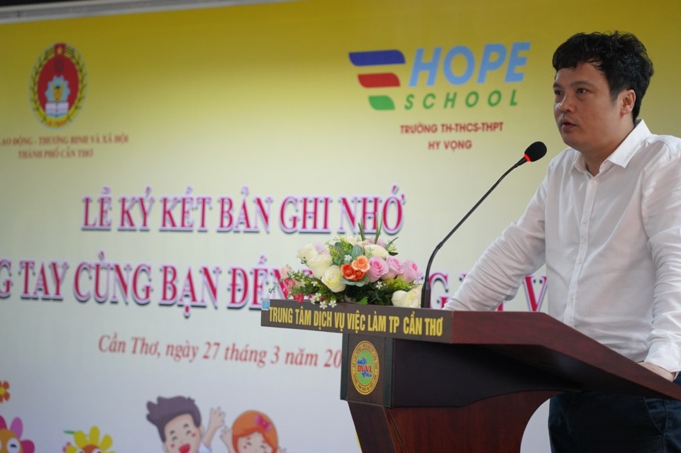 Tổng Giảm đốc FPT Nguyễn Văn Khoa chia sẻ tại sự kiện.