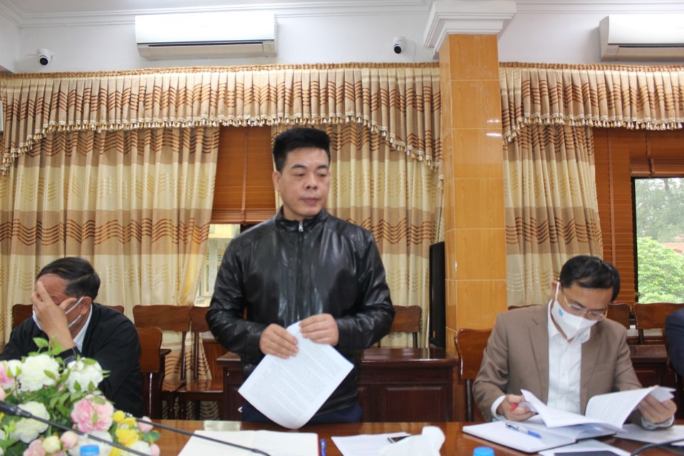 Chủ tịch Ủy ban MTTQ huyện Thường T&iacute;n tr&igrave;nh b&agrave;y kết quả c&ocirc;ng t&aacute;c giữa nhiệm kỳ
