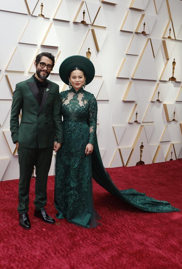 [Clip] Sao Hollywood nổi bật khi mặc áo dài Việt Nam trên thảm đỏ Oscar - Ảnh 4