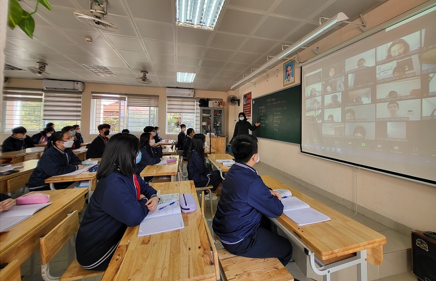 Lớp học trực tiếp - trực tuyến tại trường THCS Thanh Xu&acirc;n Trung