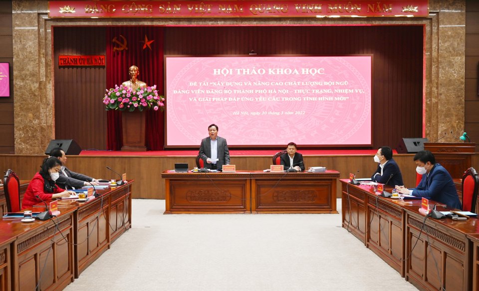 Ph&oacute; B&iacute; thư Th&agrave;nh ủy Nguyễn Văn Phong ph&aacute;t biểu chỉ đạo tại hội thảo.