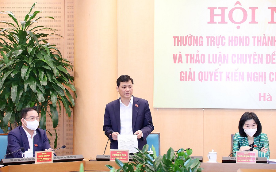 Ph&oacute; Chủ tịch HĐND TP H&agrave; Nội Phạm Qu&iacute; Ti&ecirc;n điều h&agrave;nh thảo luận&nbsp;