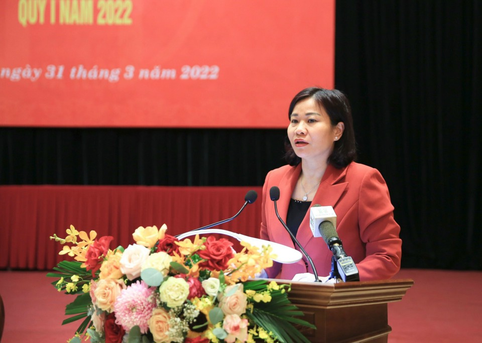 Ph&oacute; B&iacute; thư Thường trực Th&agrave;nh ủy Nguyễn Thị Tuyến ph&aacute;t biểu tại hội nghị.