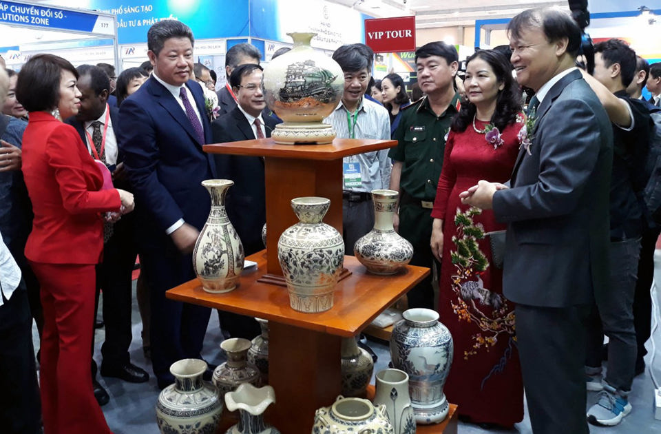 HAPRO giới thiệu sản phẩm tại hội chợ Vietnam Expo 2021. Ảnh: Ho&agrave;i Nam