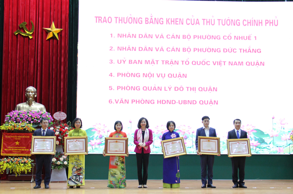6 tập thể vinh dự được nhận Bằng khen của Thủ tướng Ch&iacute;nh phủ.