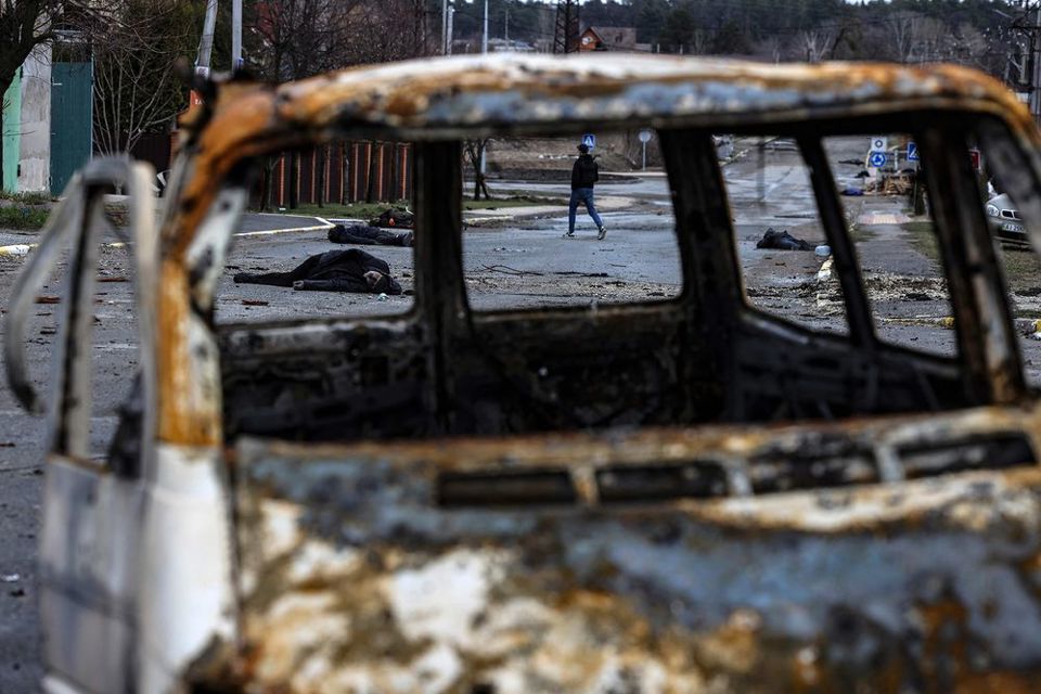 Khung cảnh tan hoang do chiến sự tại TP Bucha của Ukraine do chiến tranh. Ảnh: AFP