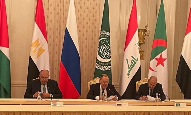 Ngoại trưởng Ai Cập Sameh Shoukry tham dự buổi họp b&aacute;o ở&nbsp; Moscow c&ugrave;ng người đồng cấp Nga Sergey Lavrov v&agrave; Tổng thư k&yacute; Li&ecirc;n đo&agrave;n Arab (AL) Ahmed Aboul-Gheit. Ảnh: Egypt Today