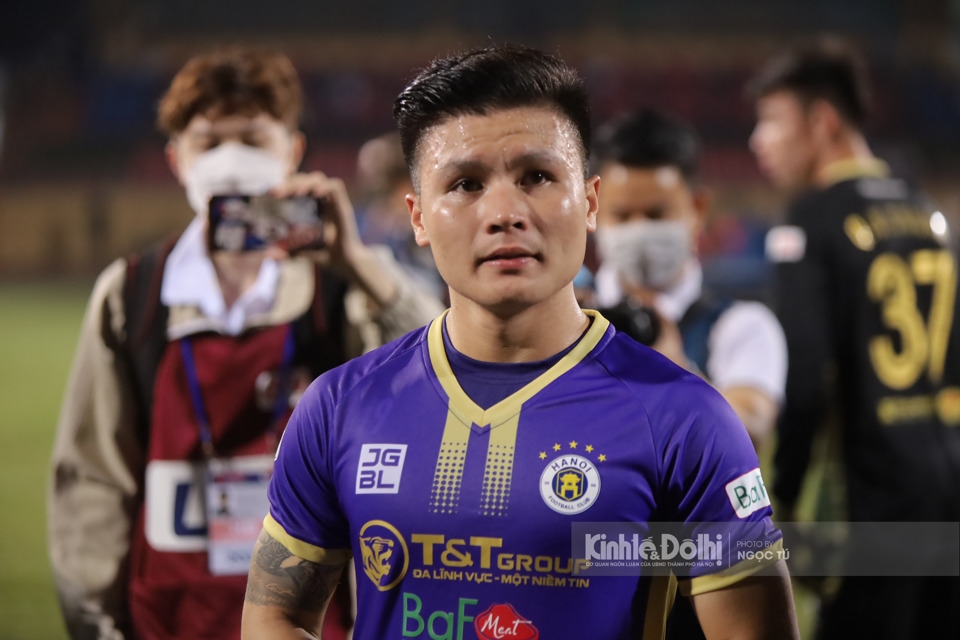 Tối 7/4, tiền vệ Nguyễn Quang Hải đ&atilde; n&oacute;i lời chia tay H&agrave; Nội FC sau trận thắng trước CAND tại Cup Quốc gia năm 2022.