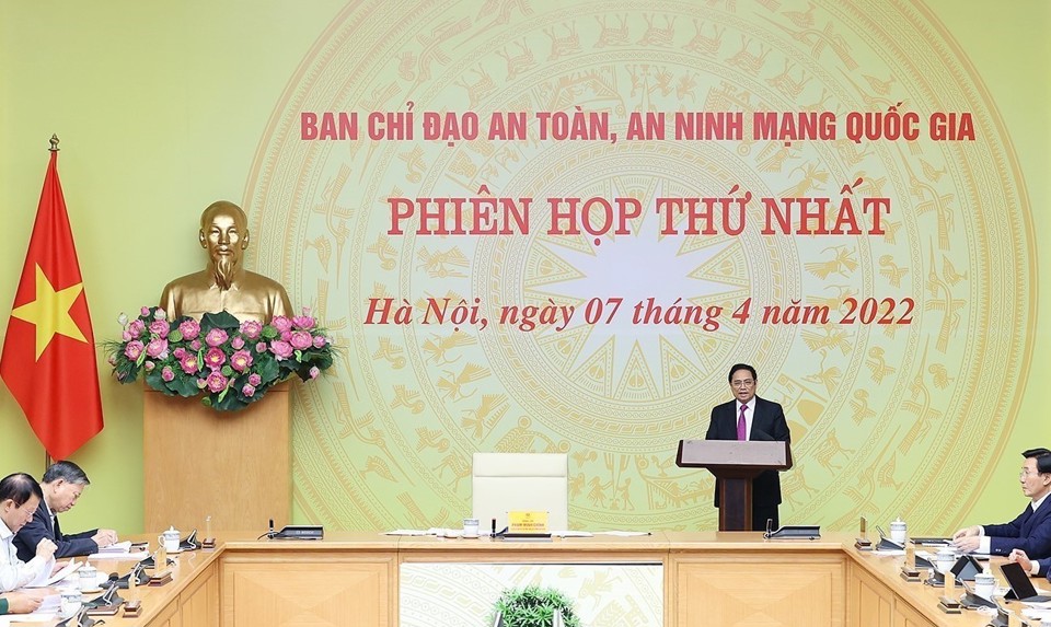 Thủ tướng Phạm Minh Ch&iacute;nh chủ tr&igrave; phi&ecirc;n họp. Ảnh: TTXVN