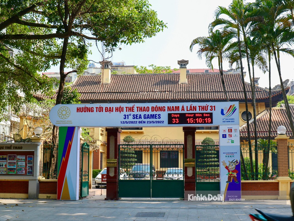 T&iacute;nh đến hiện tại c&ograve;n 33 ng&agrave;y nữa ch&iacute;nh thức tới SEA Games 31, banner, đồng hồ đếm ngược tại trước Tổng cục Thể dục Thể thao (đường Trần Ph&uacute;, quận Ba Đ&igrave;nh) hướng tới Đại hội Thể thao Đ&ocirc;ng Nam &Aacute; lần thứ 31.