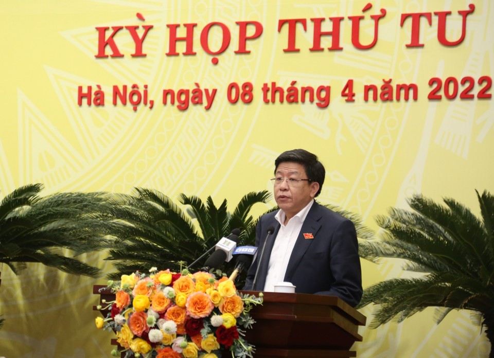 Ph&oacute; Chủ tịch UBND TP Dương Đức Tuấn ph&aacute;t biểu giải tr&igrave;nh tại Kỳ họp