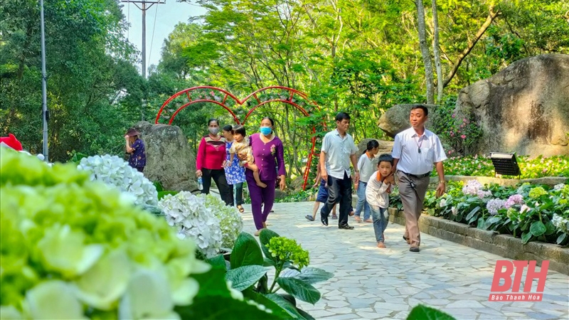 Lễ hội t&igrave;nh y&ecirc;u h&ograve;n Trống M&aacute;i sẽ diễn ra v&agrave;o tối ng&agrave;y 10/4, nhằm t&ocirc;n vinh c&aacute;c gi&aacute; trị văn h&oacute;a, quảng b&aacute; danh thắng h&ograve;n Trống M&aacute;i n&oacute;i ri&ecirc;ng v&agrave; du lịch Sầm Sơn n&oacute;i chung đến du kh&aacute;ch v&agrave; người d&acirc;n.